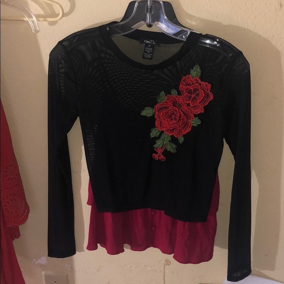 idk Tops - Black rose top idk Tops - Black rose top